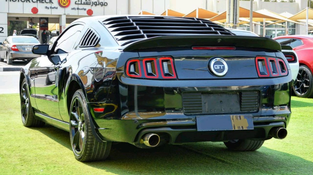 Ford Mustang - Image 8