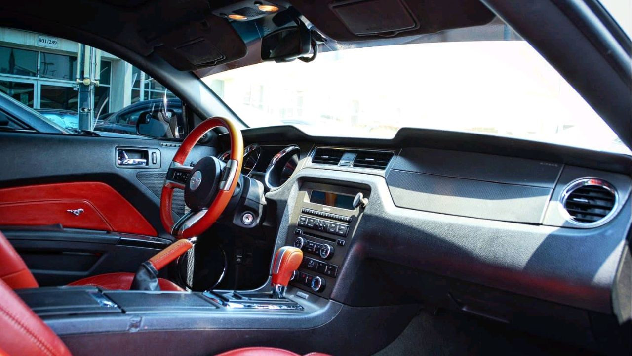 Ford Mustang - Image 10