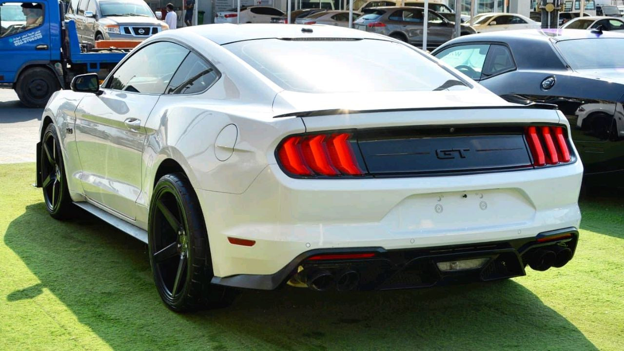 Ford Mustang - Image 7
