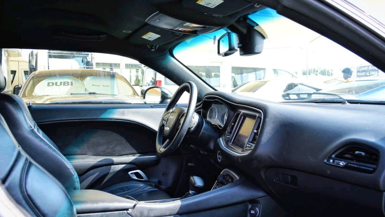 Dodge Challenger - Image 10