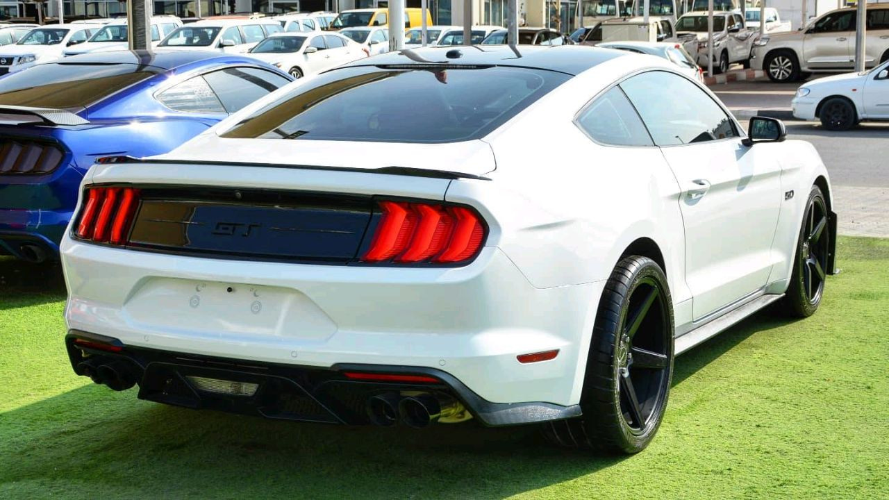Ford Mustang - Image 6