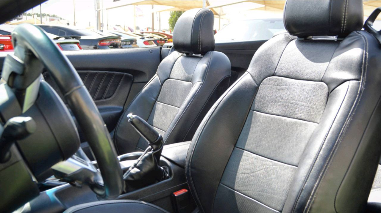Ford Mustang - Image 10