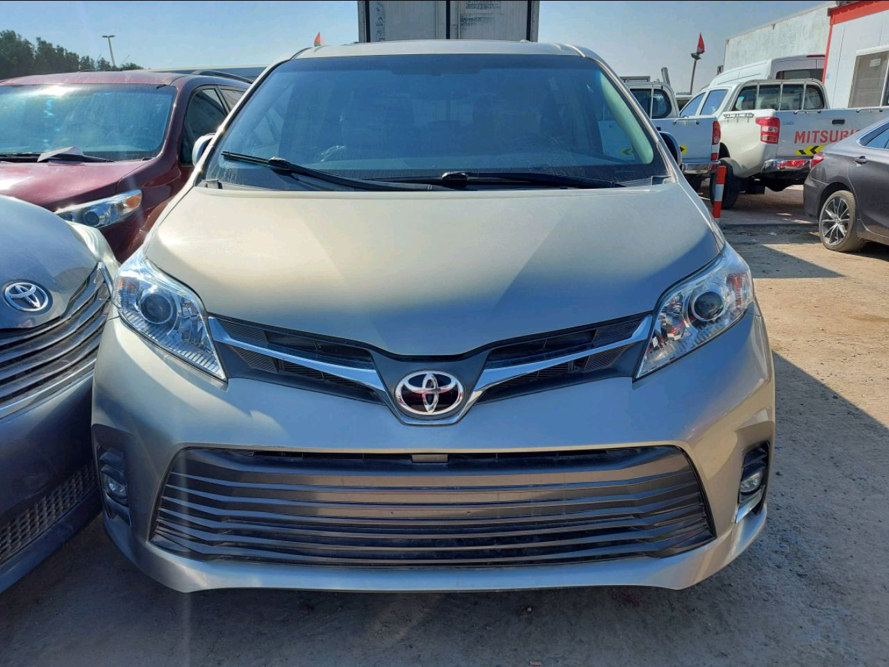 Toyota Sienna - Image 3