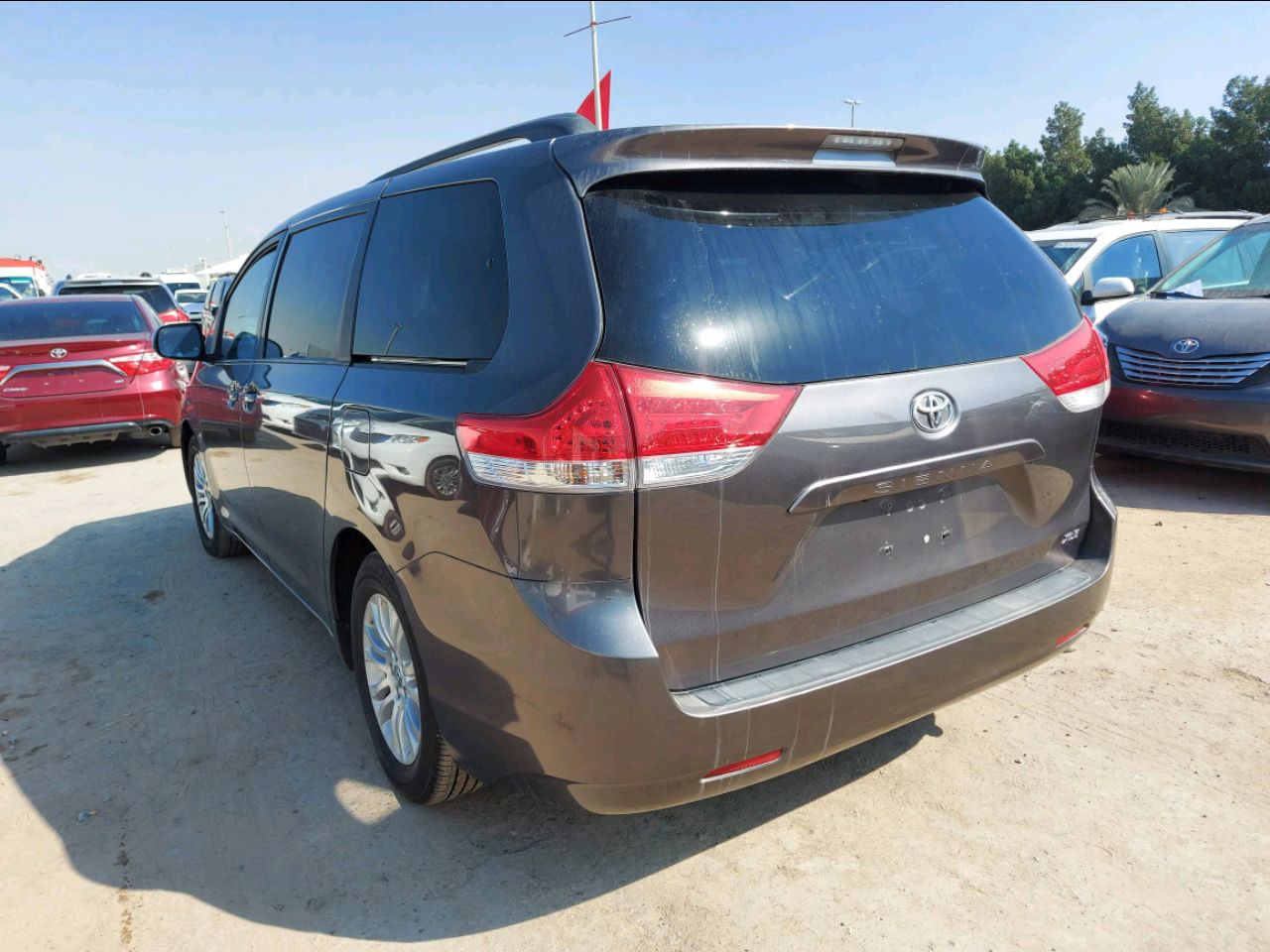 Toyota Sienna - Image 3