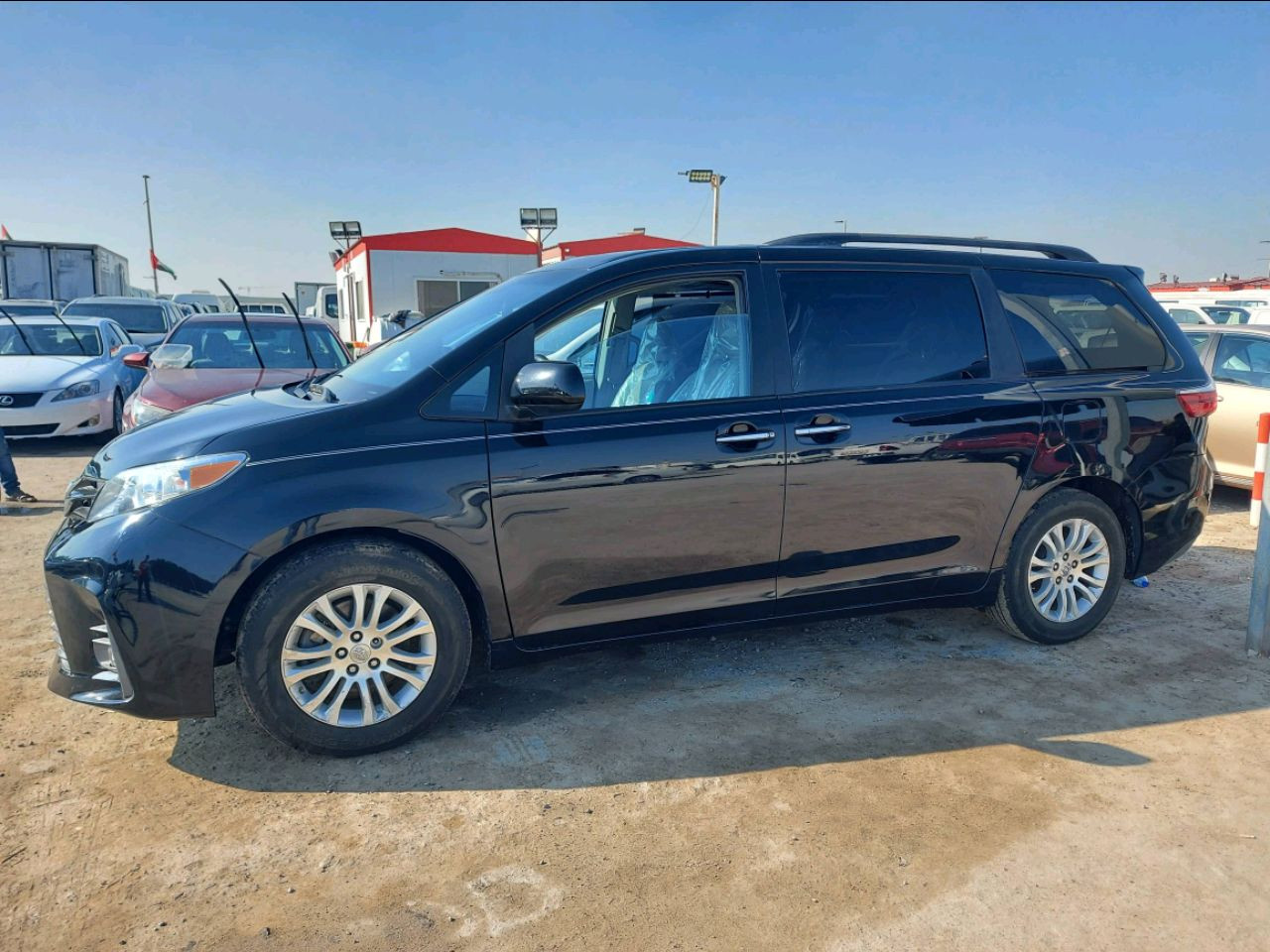 Toyota Sienna - Image 4