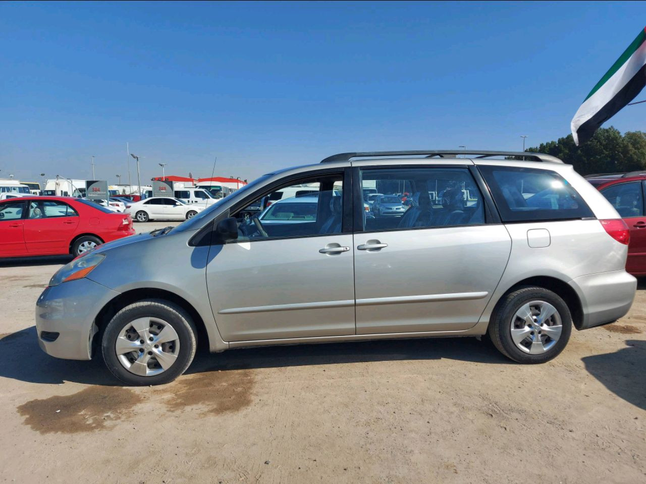 Toyota Sienna - Image 2