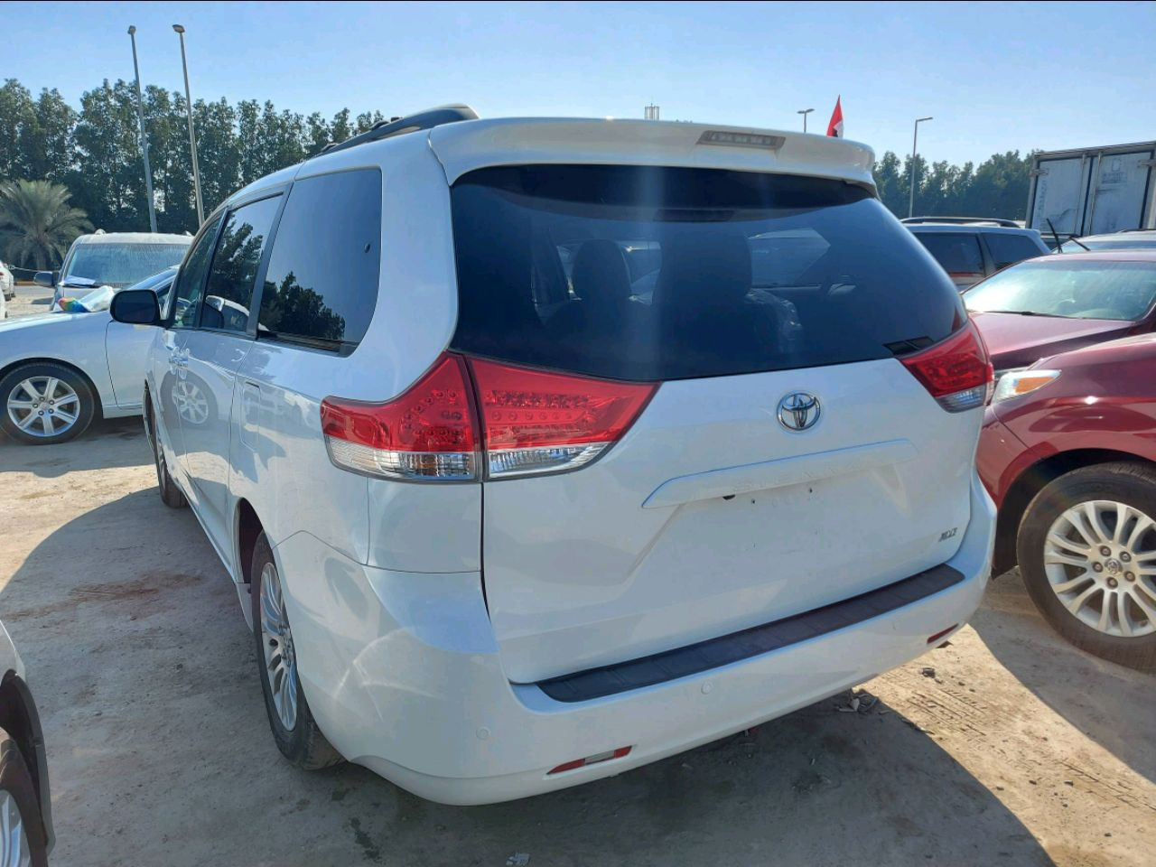 Toyota Sienna - Image 2