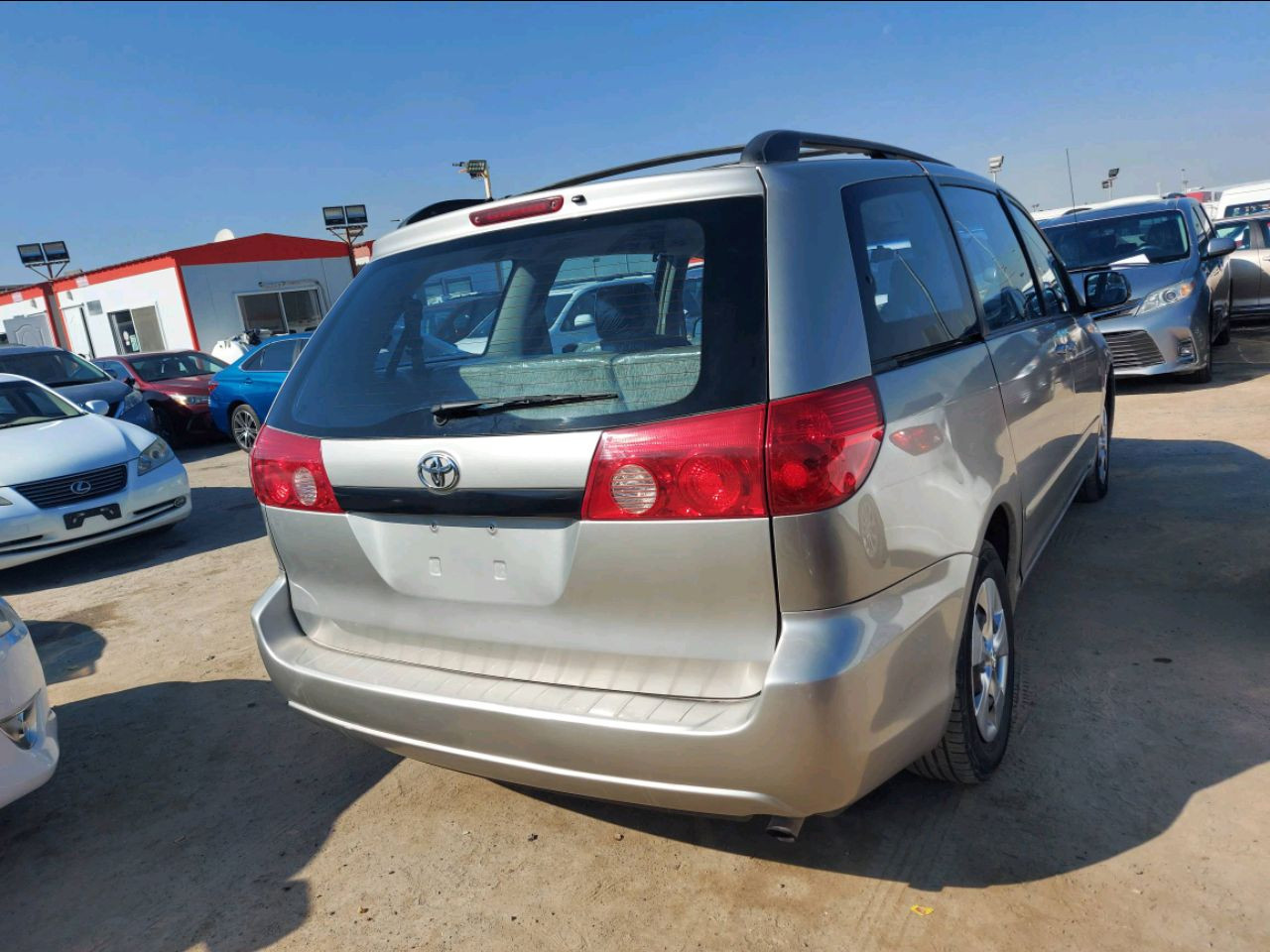 Toyota Sienna - Image 3