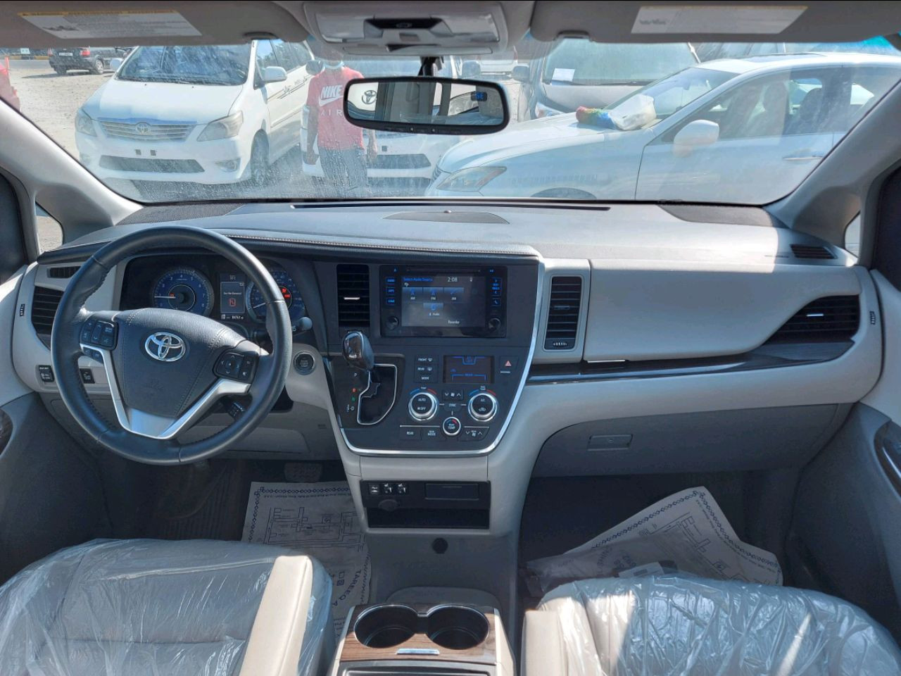 Toyota Sienna - Image 2