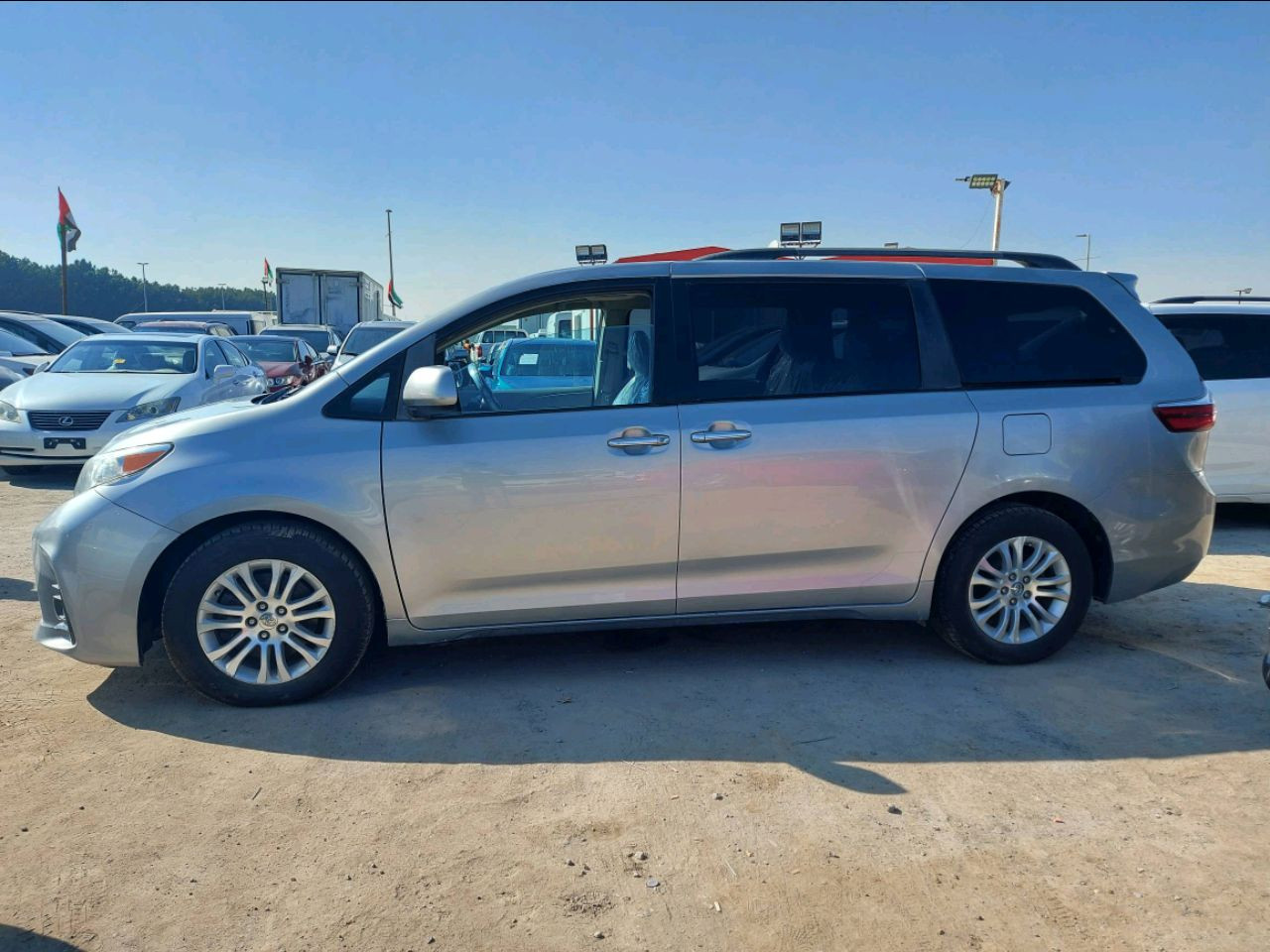 Toyota Sienna - Image 2