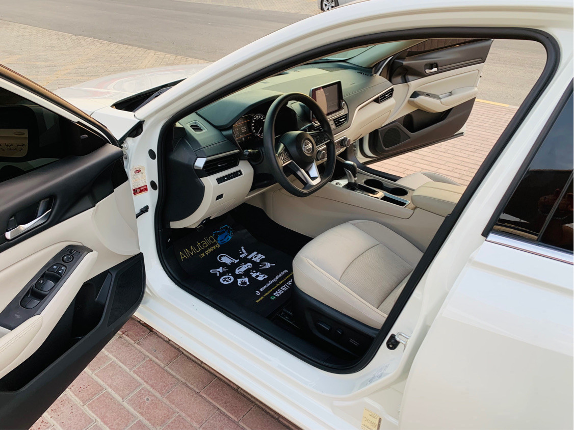 Nissan Altima - Image 10