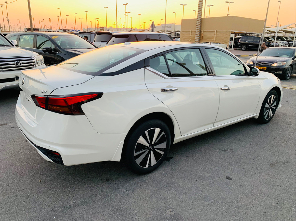 Nissan Altima - Image 5