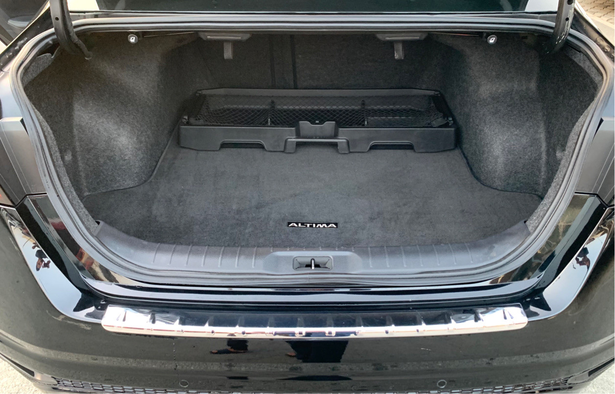 Nissan Altima - Image 10