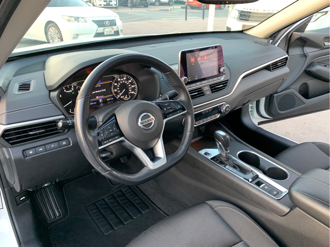Nissan Altima - Image 10