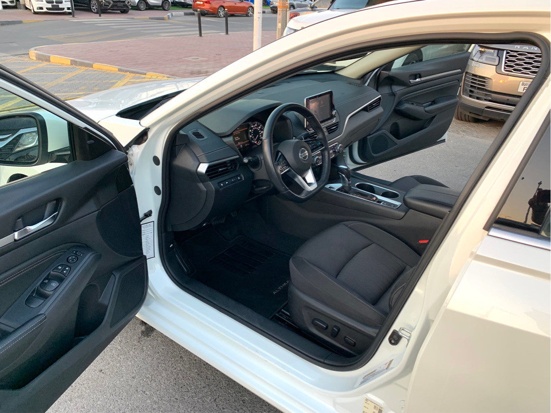 Nissan Altima - Image 9
