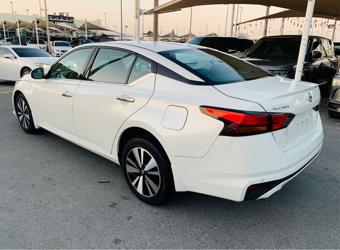 Nissan Altima - Image 8