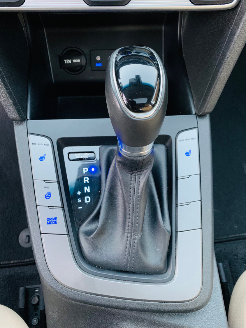 Hyundai Elantra - Image 12