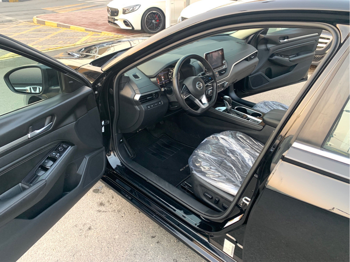 Nissan Altima - Image 12