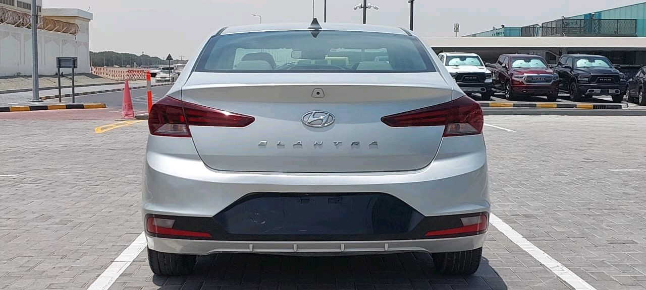 Hyundai Elantra - Image 9