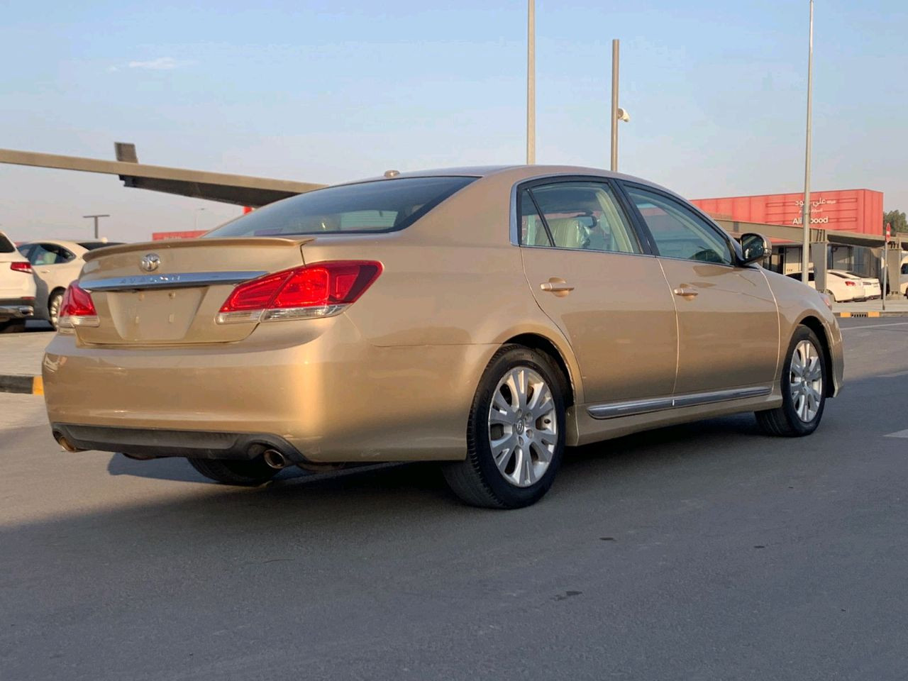 Toyota Avalon - Image 11