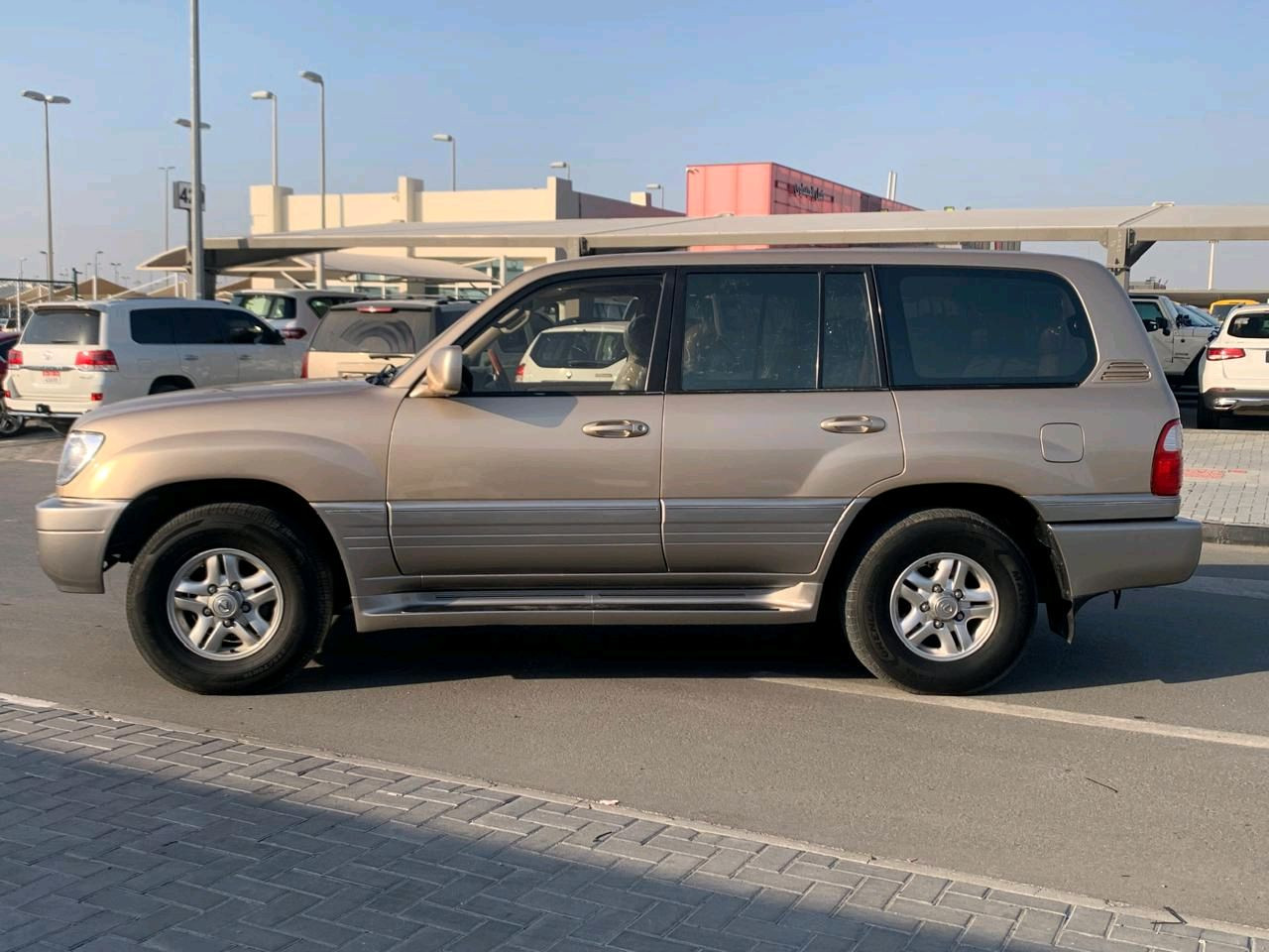 Lexus LX-Series - Image 3