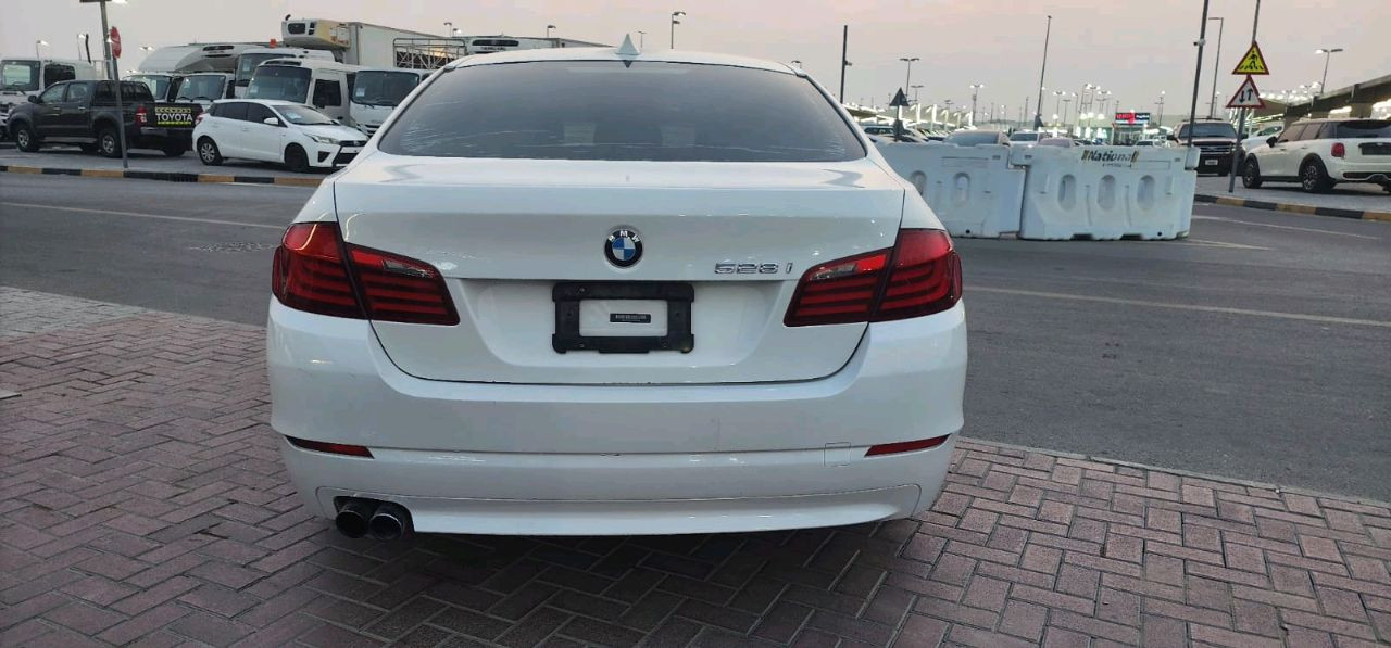 BMW 5-Series - Image 11