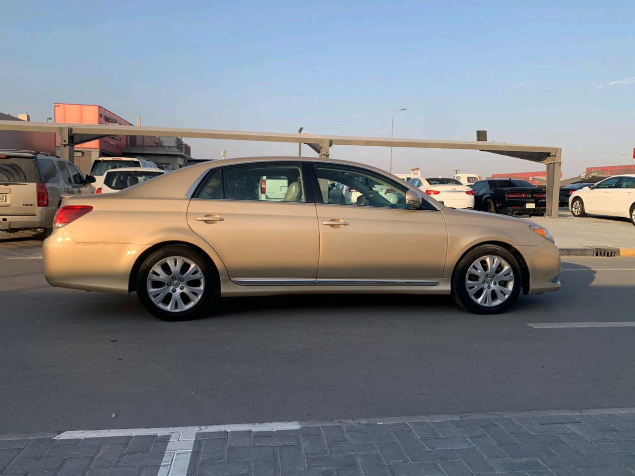 Toyota Avalon - Image 3