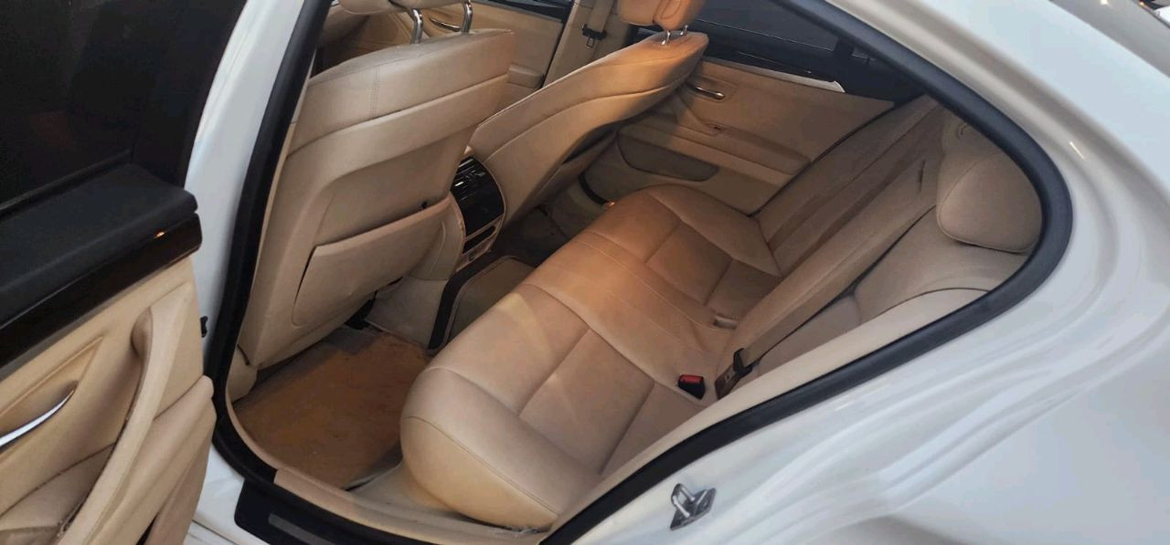 BMW 5-Series - Image 12