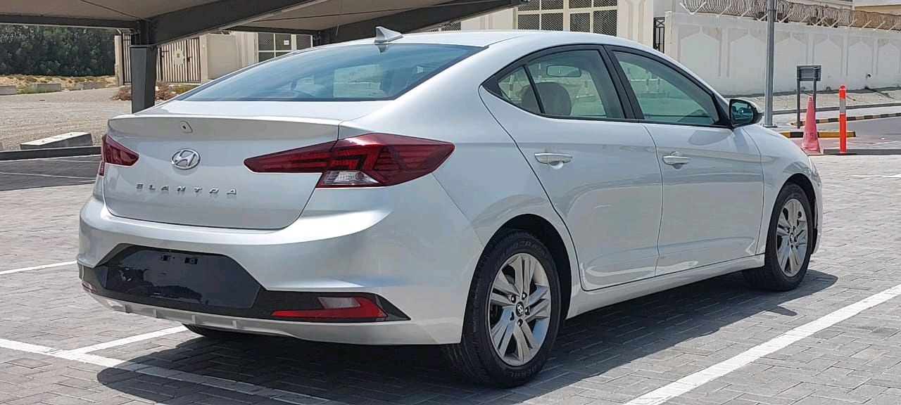 Hyundai Elantra - Image 12