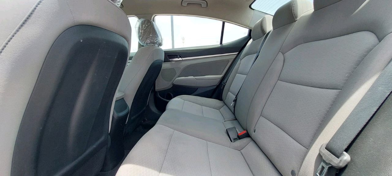 Hyundai Elantra - Image 11