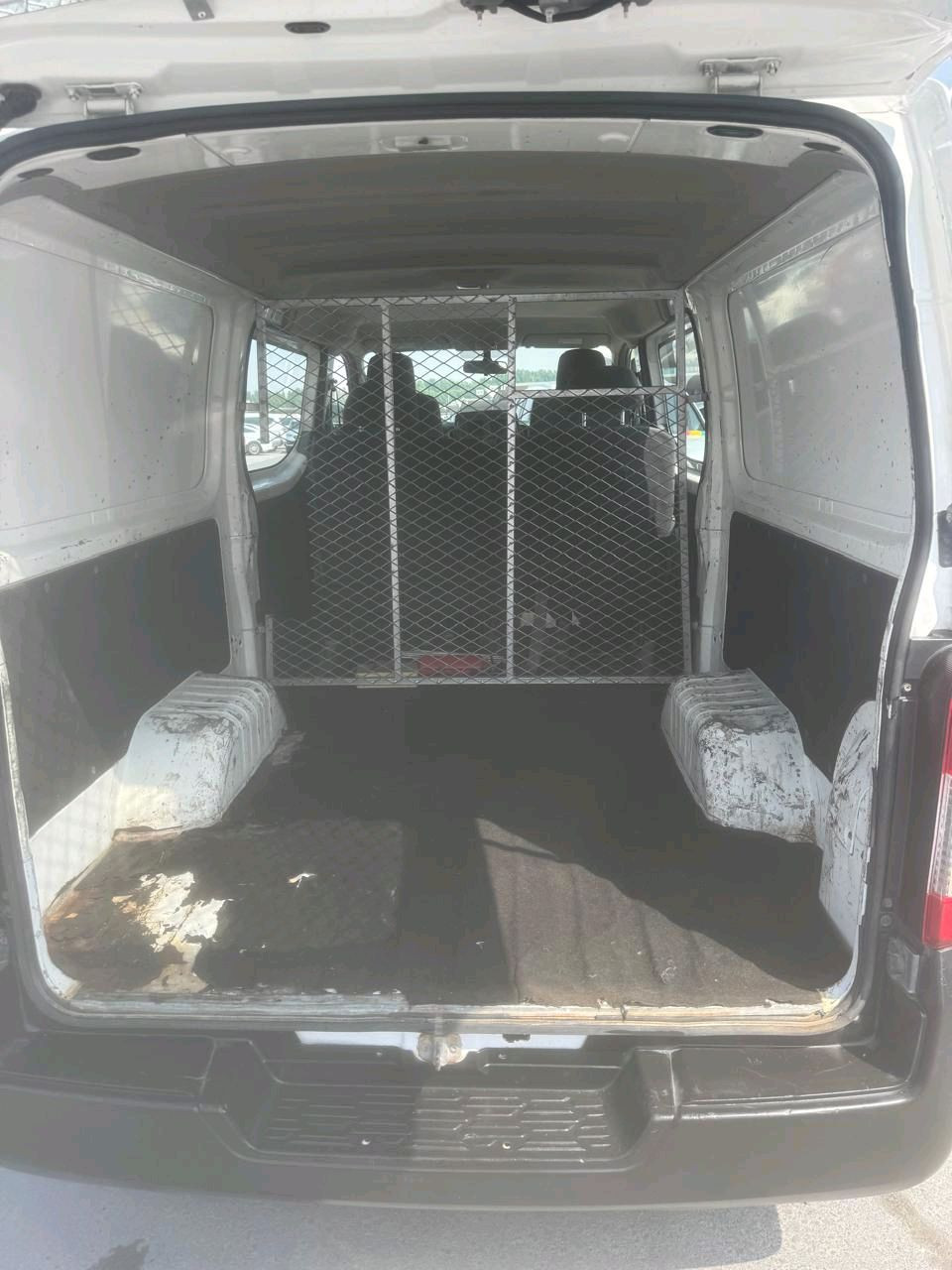 Nissan Urvan - Image 7