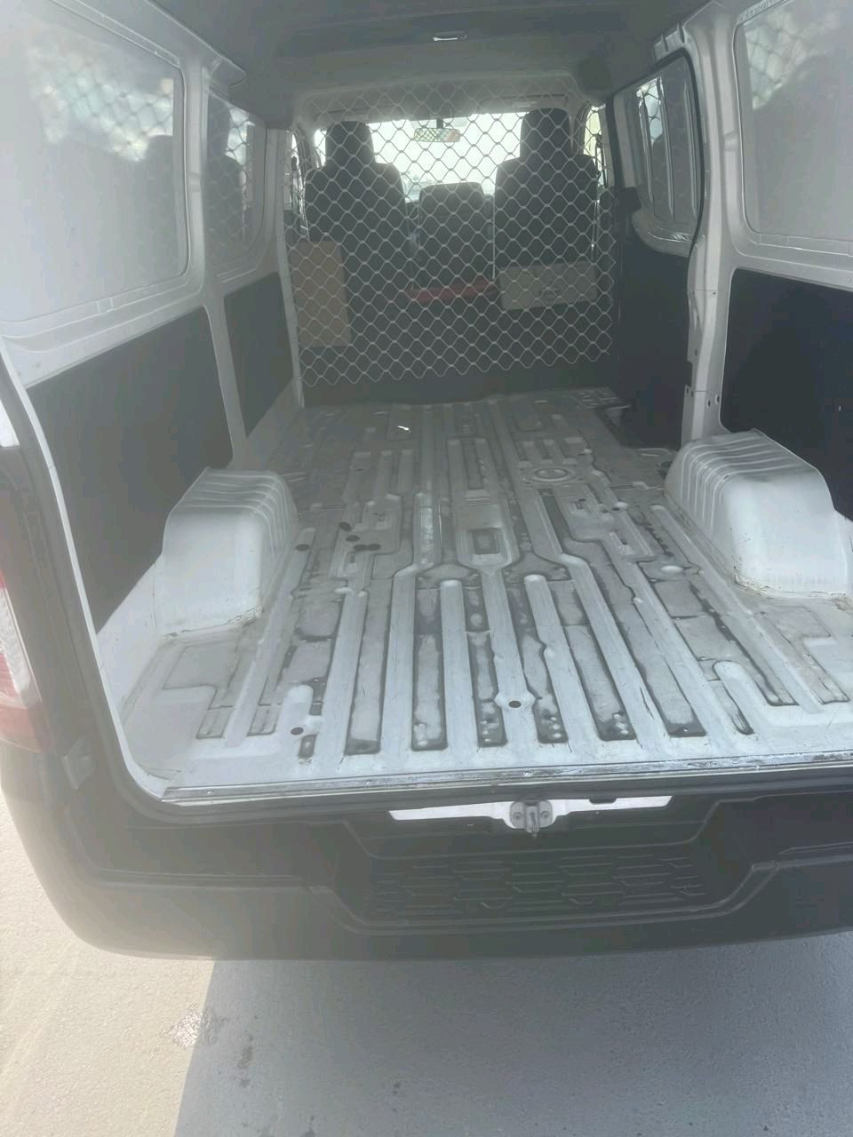 Nissan Urvan - Image 2