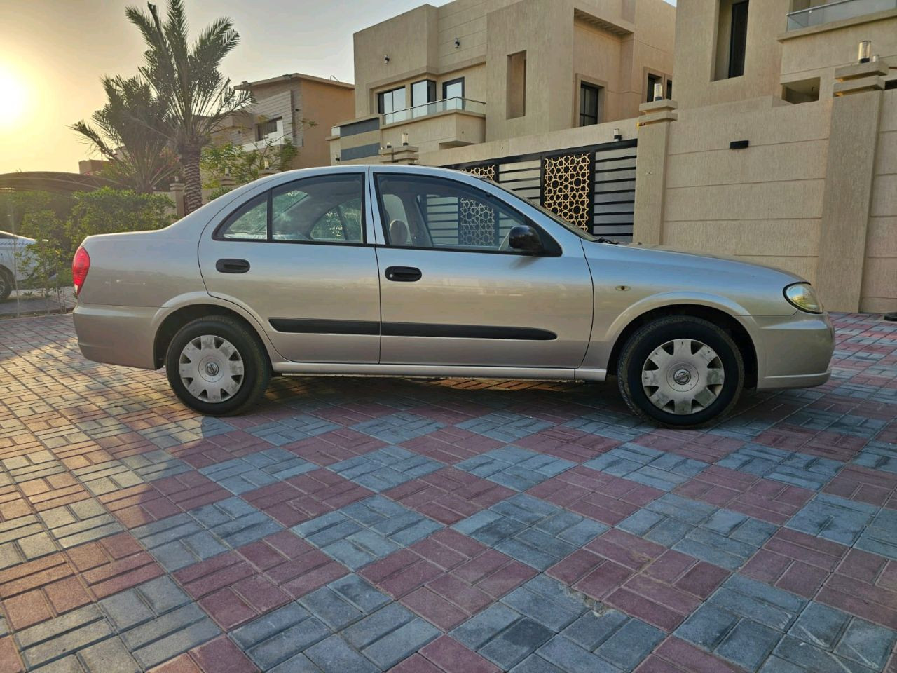 Nissan Sunny - Image 5