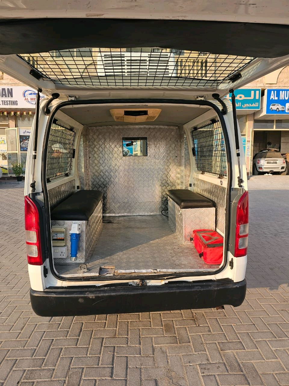 Toyota Hiace - Image 9