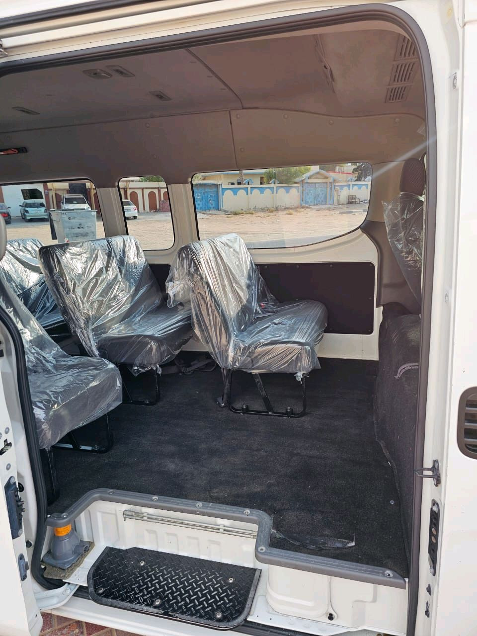 Nissan Urvan - Image 4