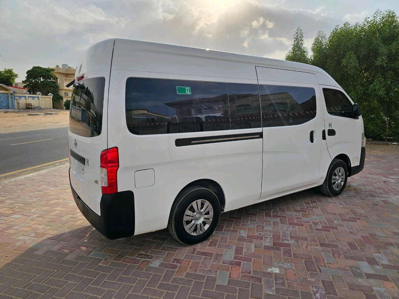Nissan Urvan - Image 5
