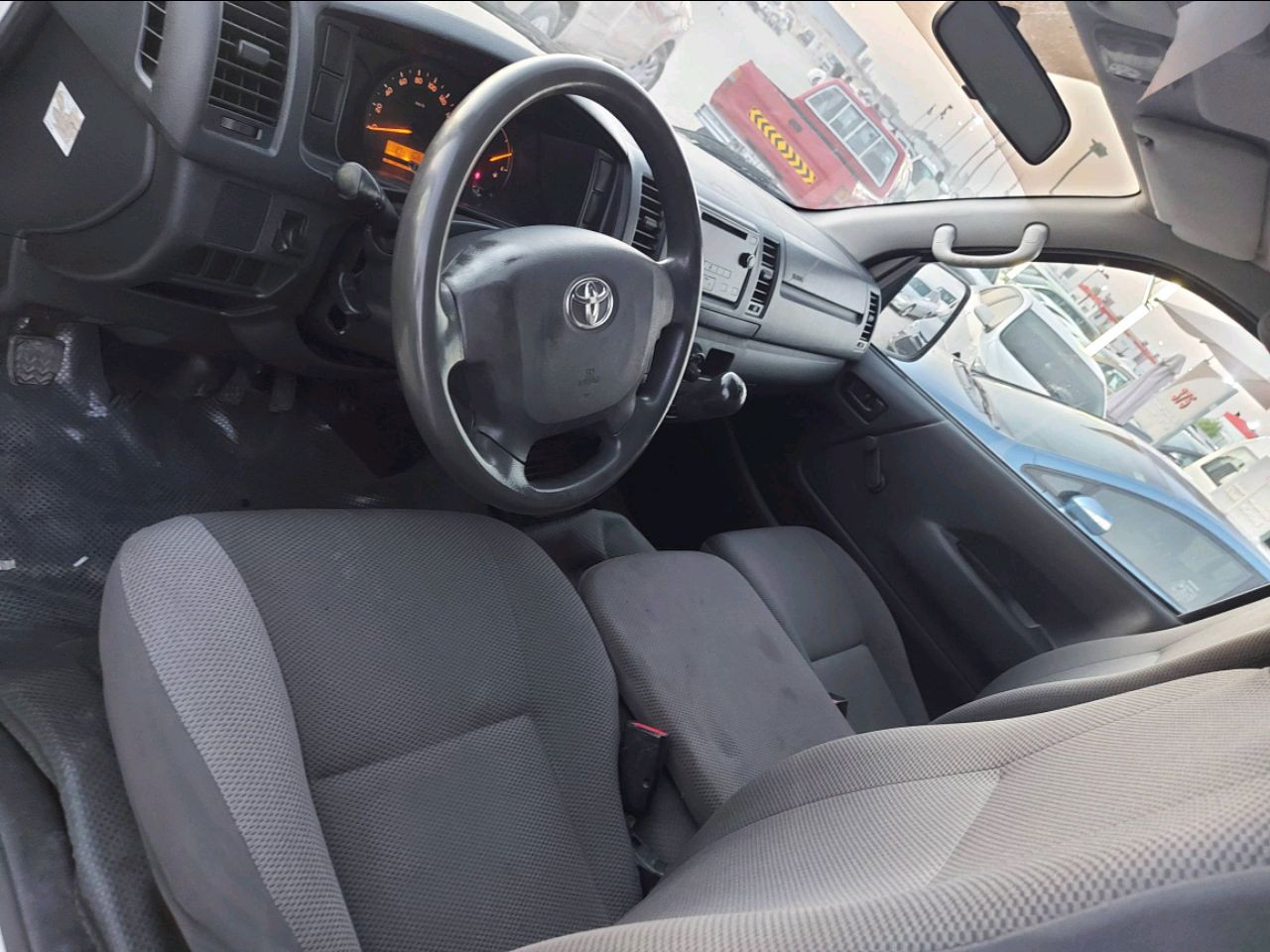 Toyota Hiace - Image 6
