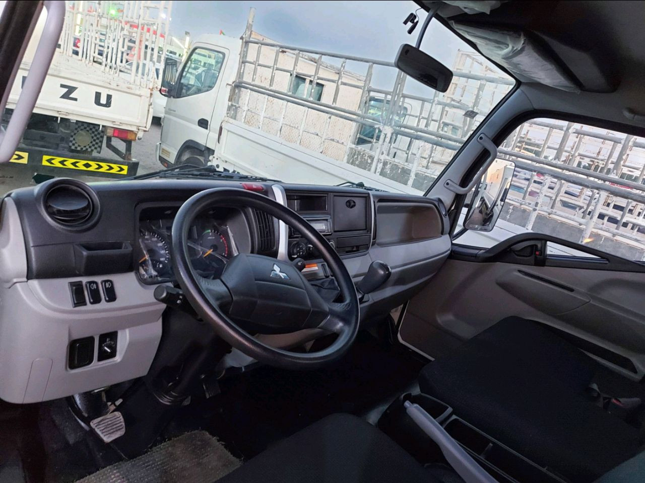 Mitsubishi Canter - Image 6