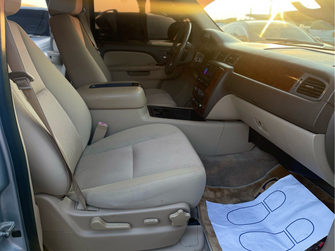 Chevrolet Tahoe - Image 9