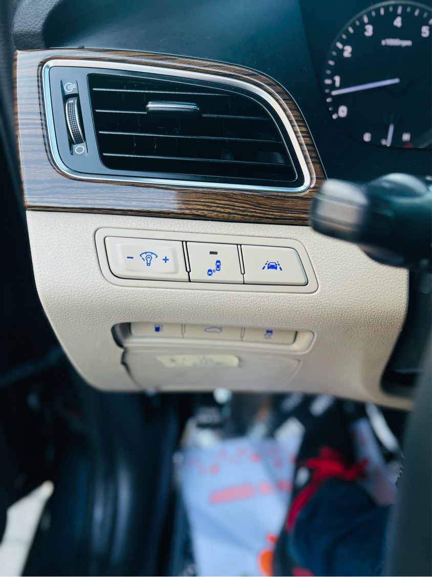 Hyundai Sonata - Image 14