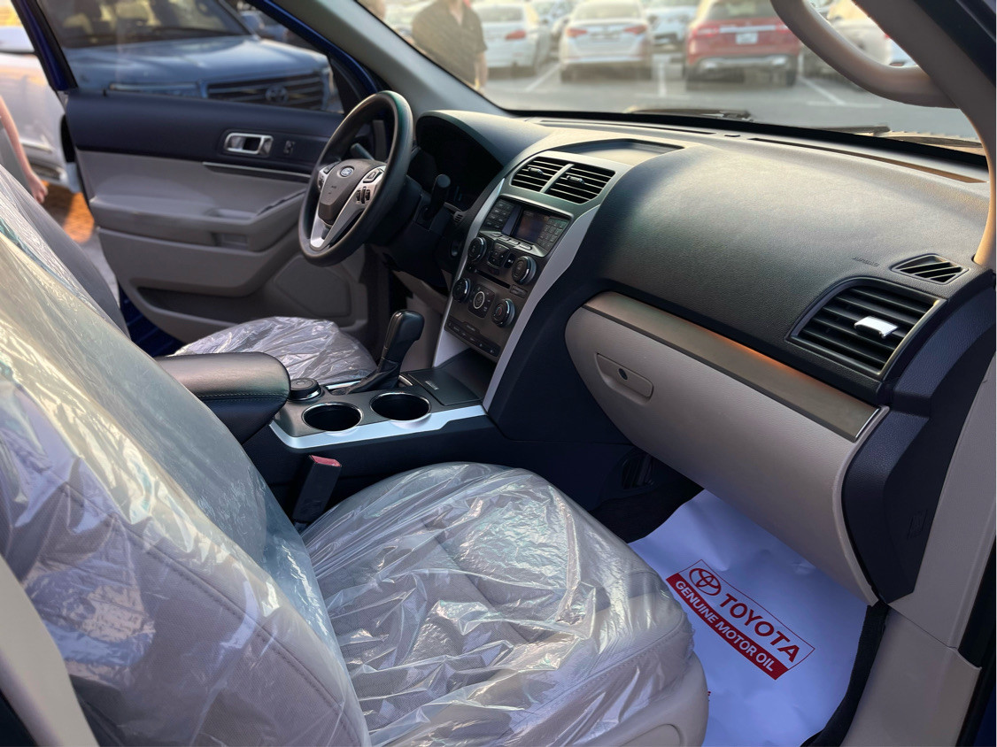 Ford Explorer - Image 12