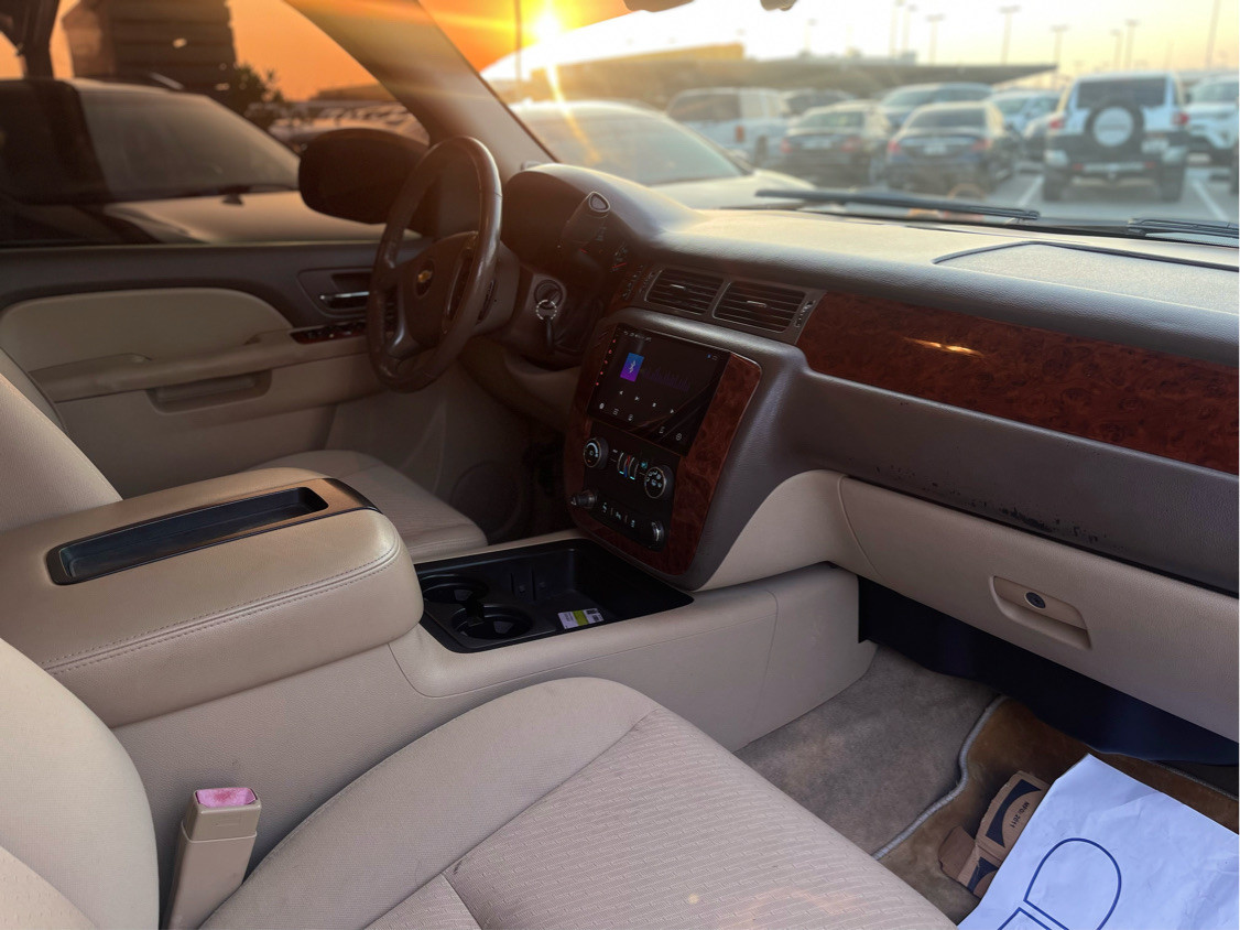 Chevrolet Tahoe - Image 10