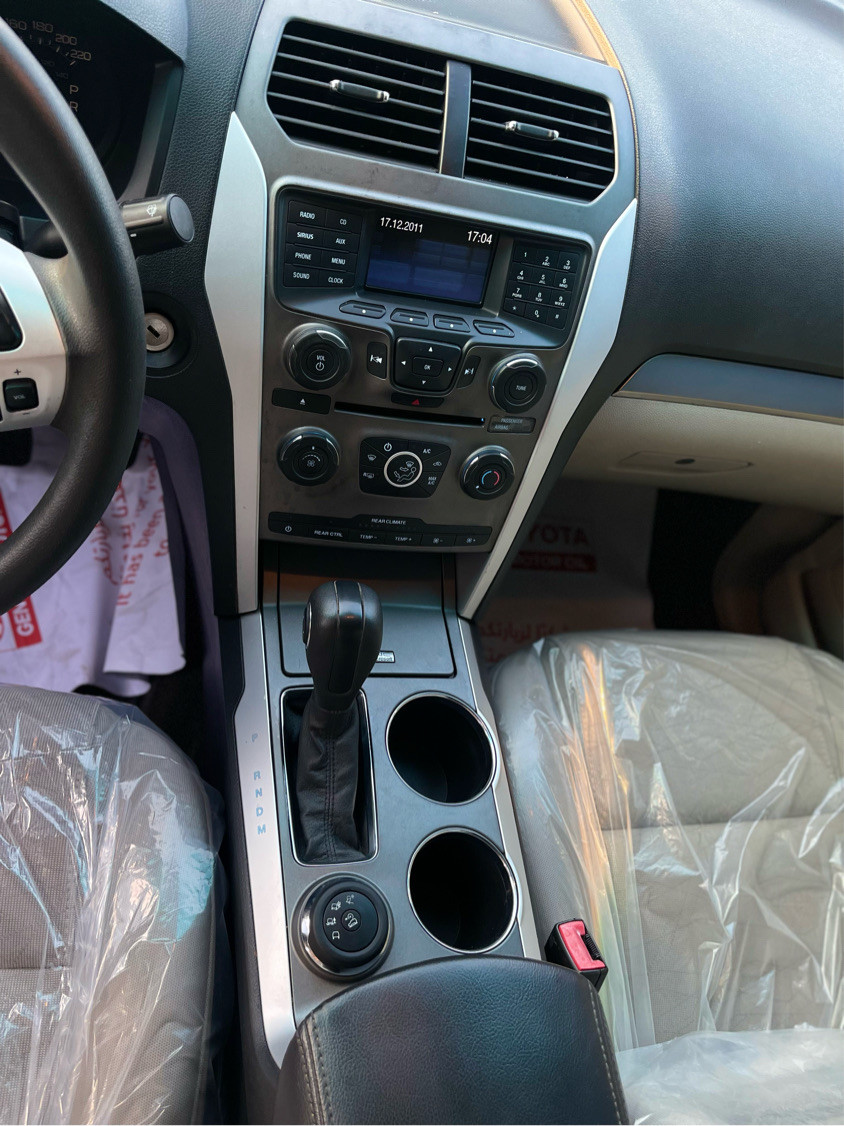 Ford Explorer - Image 13