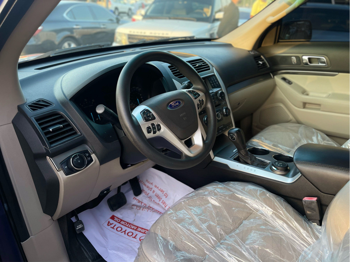 Ford Explorer - Image 10