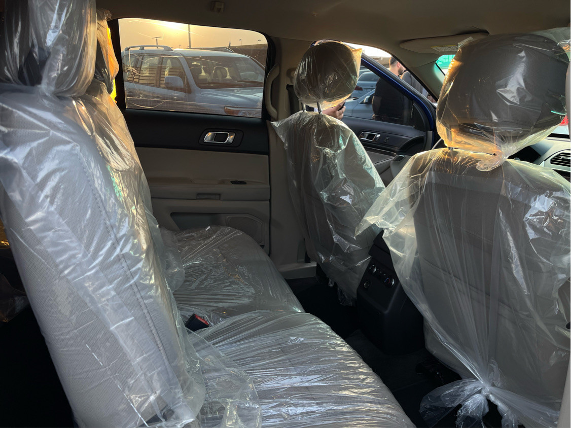 Ford Explorer - Image 8