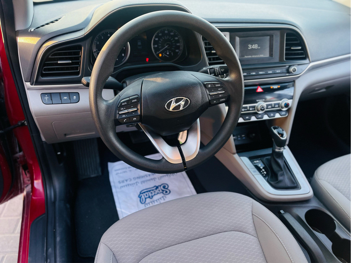 Hyundai Elantra - Image 14