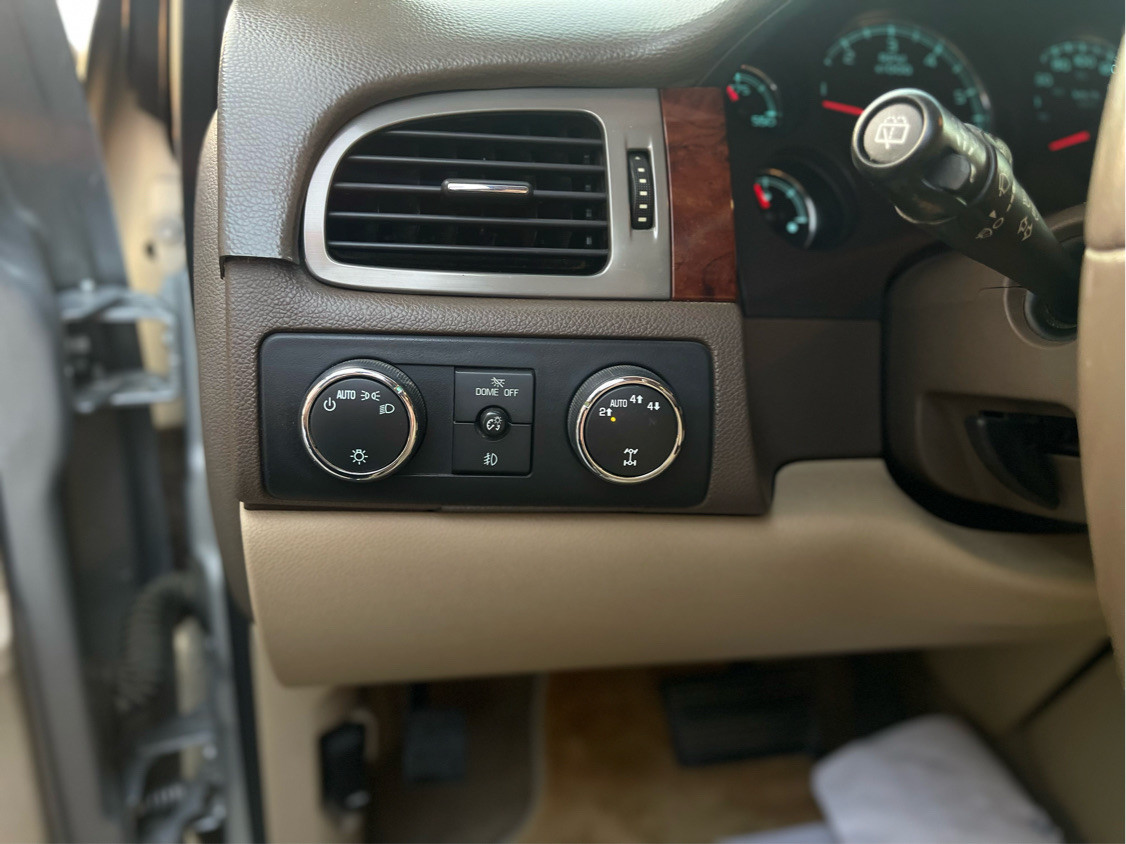 Chevrolet Tahoe - Image 12