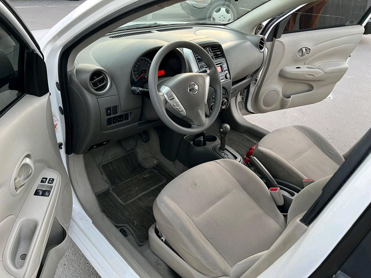 Nissan Sunny - Image 8