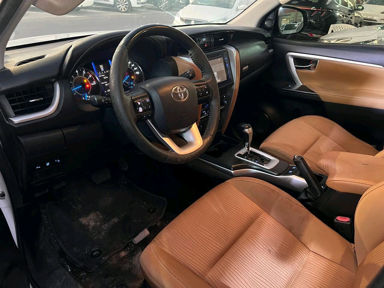 Toyota Fortuner - Image 9