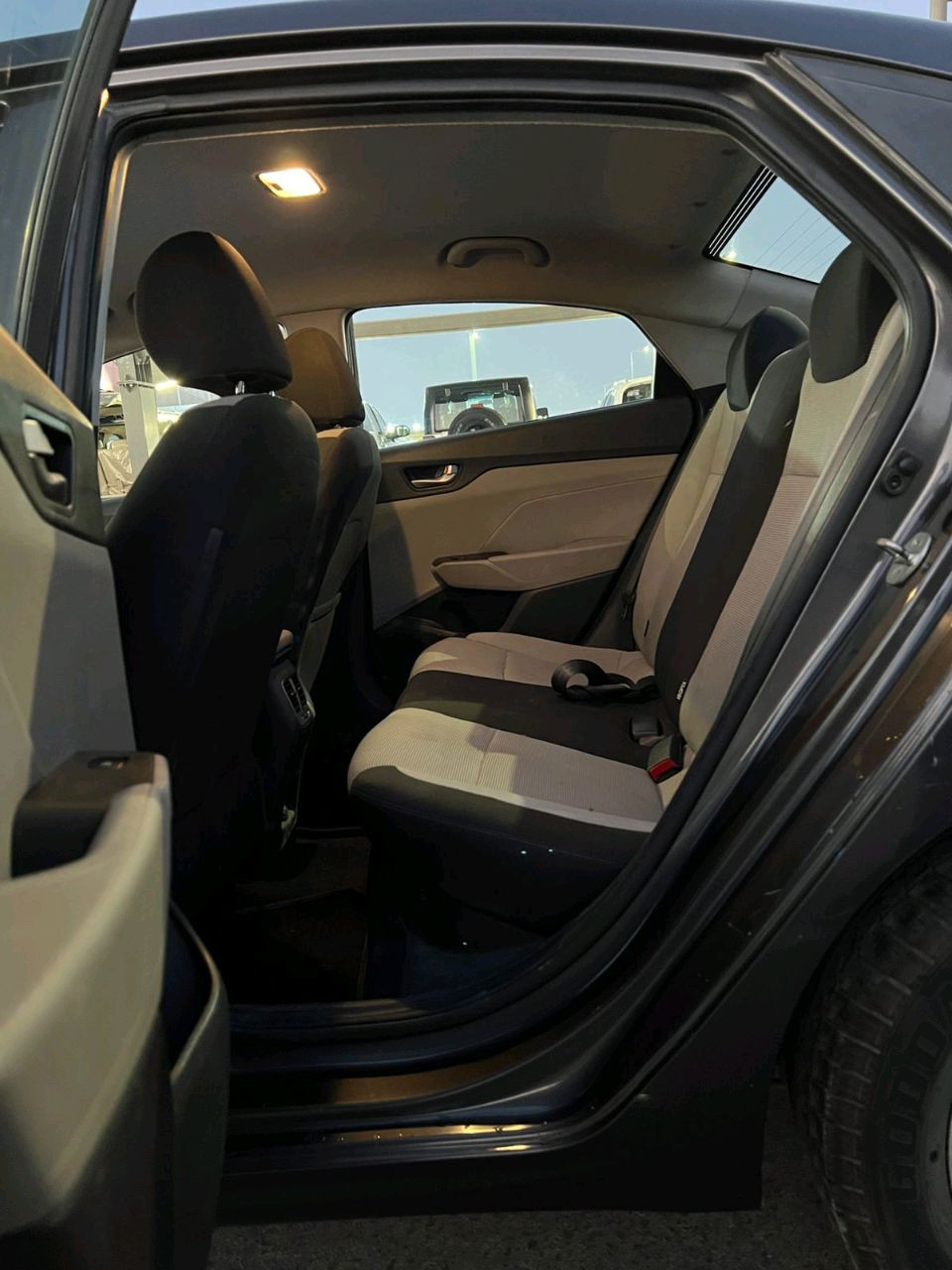 Hyundai Accent - Image 9